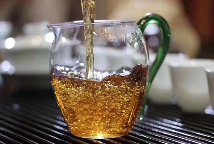 連“喉韻”和“鎖喉”都搞不清楚，就不要說懂普洱茶！