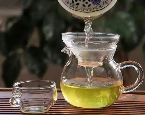 怎么快速清除茶垢？