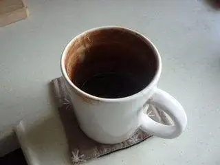 茶垢清潔有妙招，一分鐘讓茶杯光亮如新！