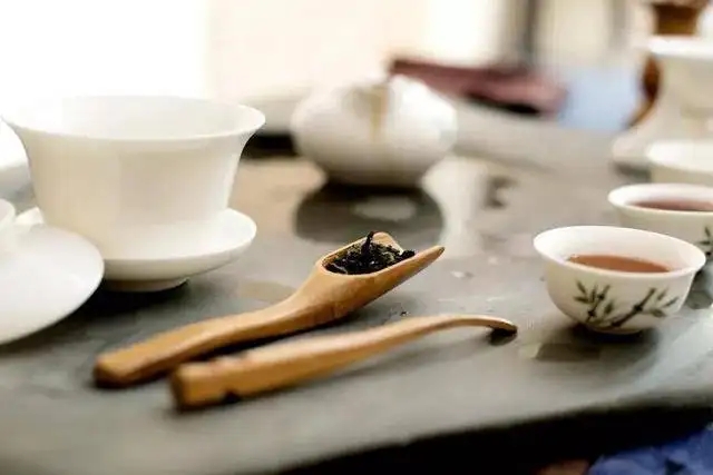 為什么有時喝茶嗓子會發(fā)干?