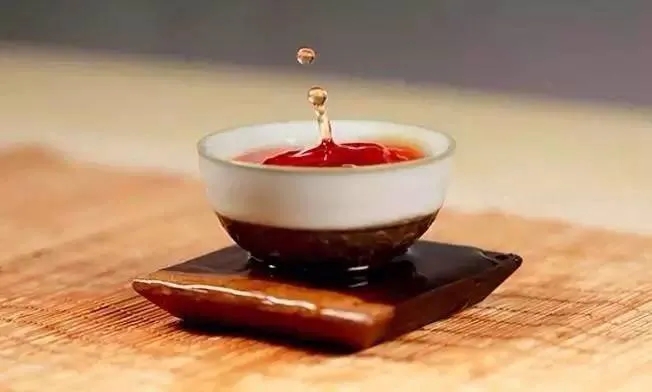 從時(shí)間維度來(lái)看，普洱茶的尷尬期并不可怕